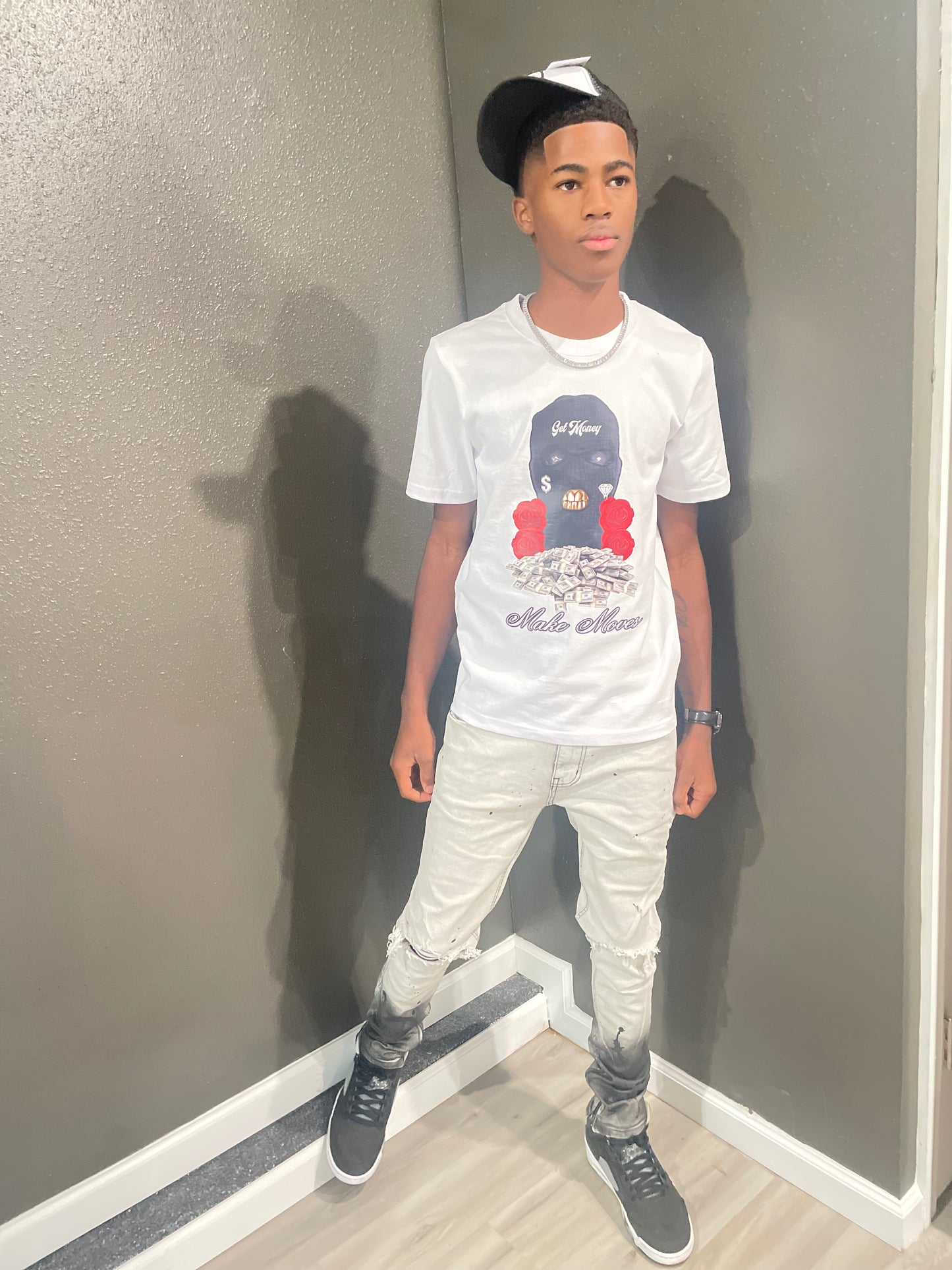 Get money make moves tee